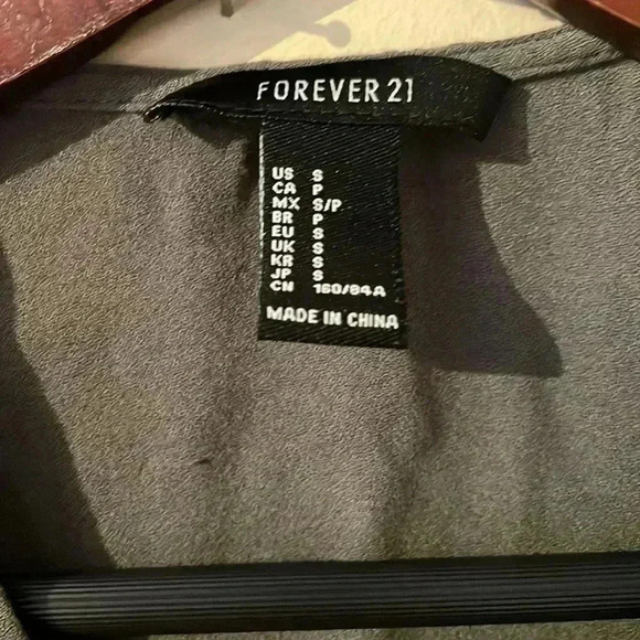 Forever 21 Women’s Small Army Green Laced Sleeveless Crop Top - Picture 3 of 5